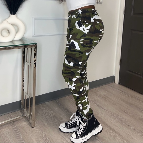 Camo Printed Cargo Pants - Picture 2 of 3